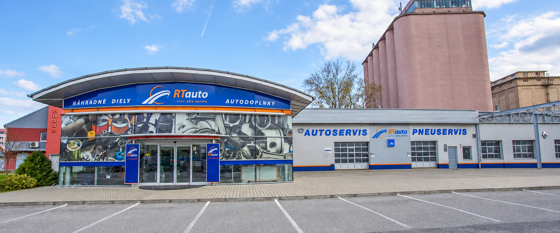 Budova predajne a autoservisu RTauto v Piešťanoch